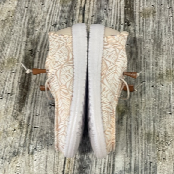 NWOT Hey Dudes size w8 coral & white - Picture 3 of 8